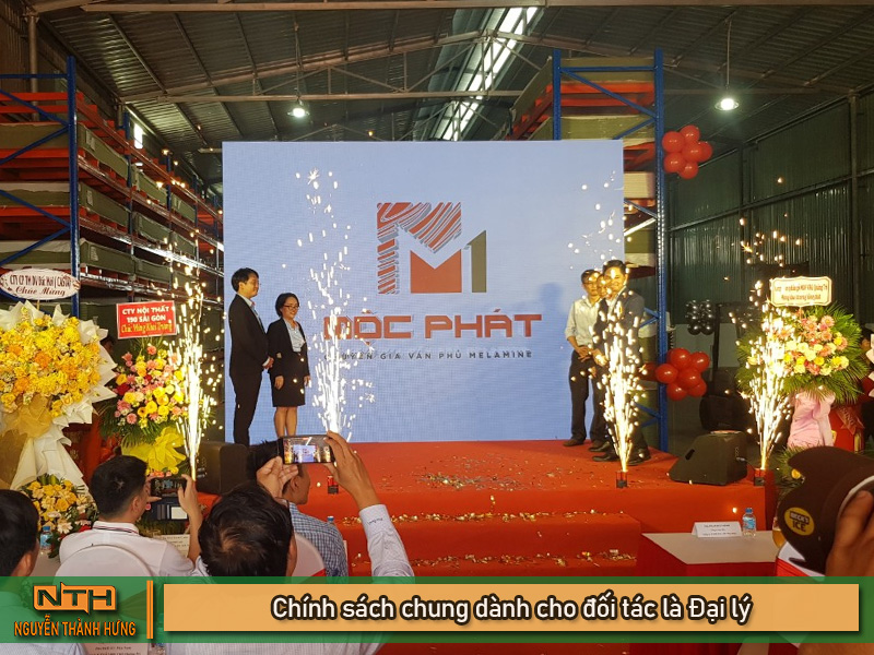 Phân phối gỗ công nghiệp