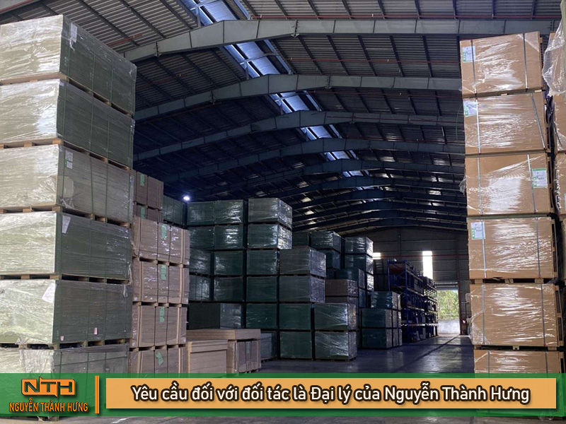 Phân phối gỗ công nghiệp